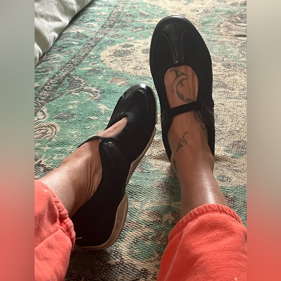 DKNY Tennis Mary Jane, slip ons, sz 9 - Picture 5 of 10